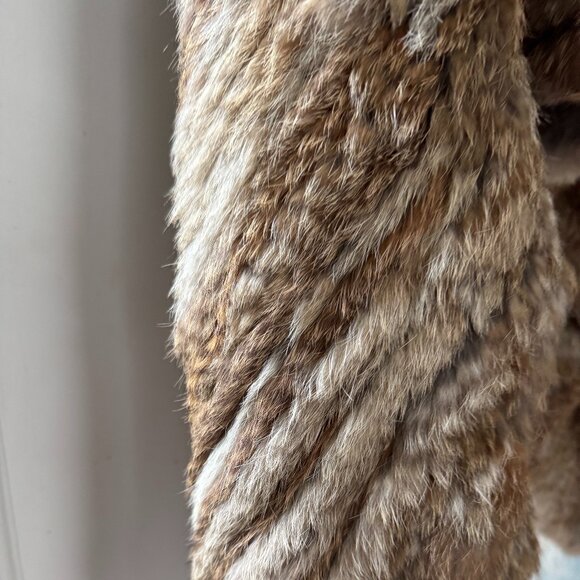 LaROK LUXE 100% Rabbit Fur Vest - Professionally Cleaned! - Picture 7 of 10